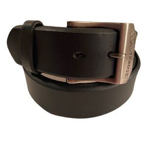 Levi's Men’s Black Soft Genuine Leather Belt with Silver Buckle Size 42 EUC